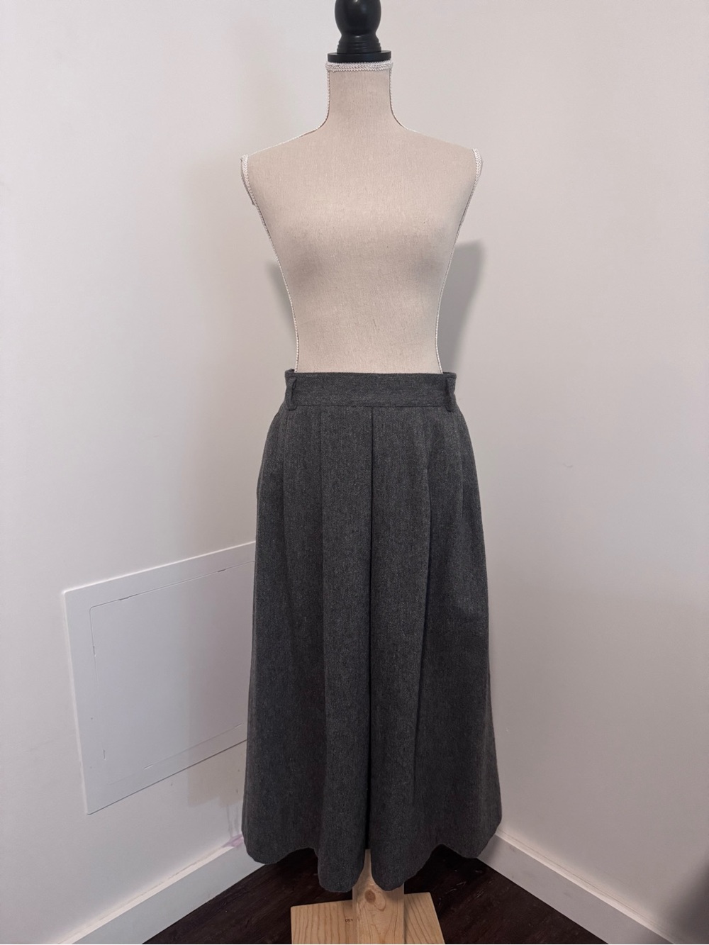 Norton McNaughton Grey Pencil Tea Length VTG Wool Skirt Size 12 - Picture 2 of 11